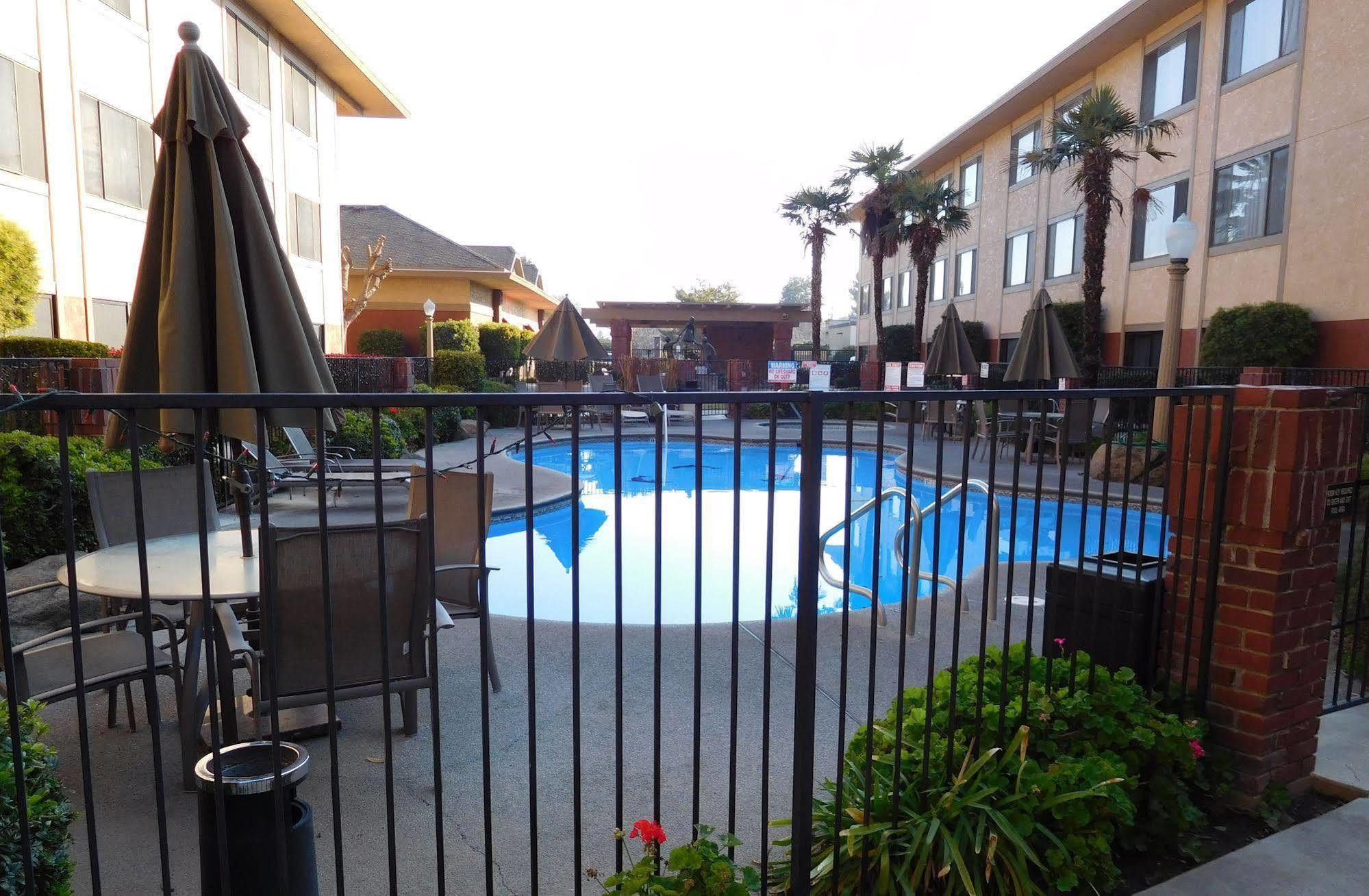 University Square Hotel Fresno Esterno foto